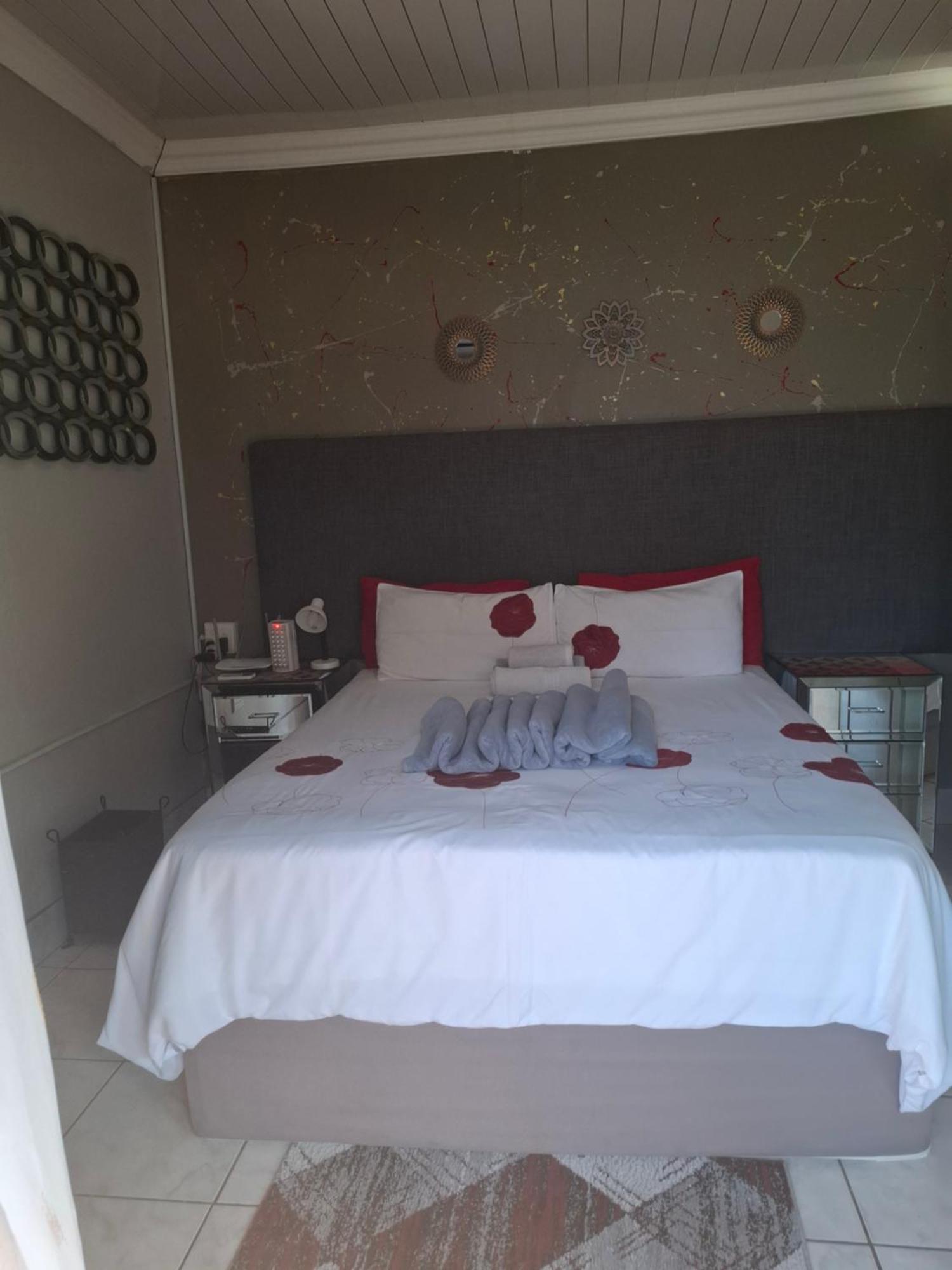 Vicky B Bed And Breakfast Mogwase Экстерьер фото