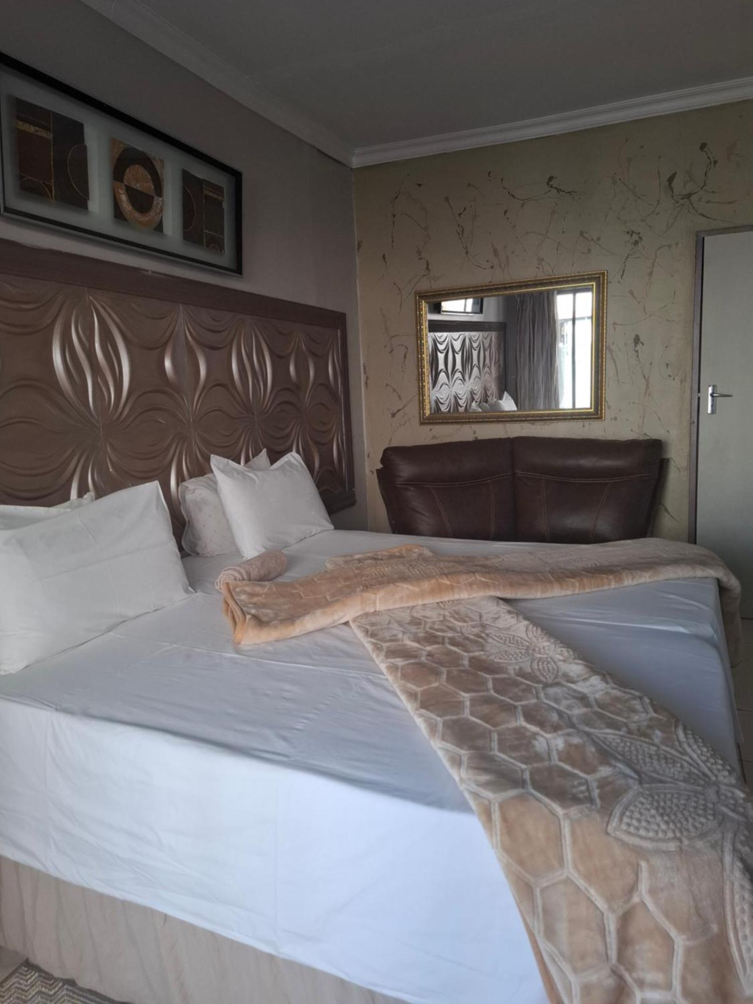 Vicky B Bed And Breakfast Mogwase Экстерьер фото